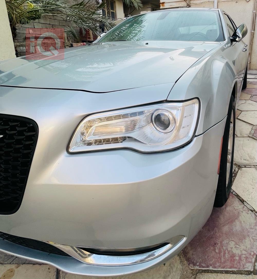 کرایسلەر 300